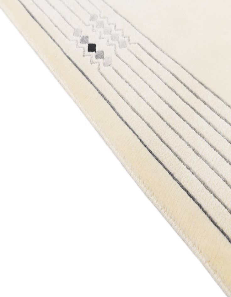 Detail image of  4' 8 x 6' 9  Hand Knotted Darya Wool Rug