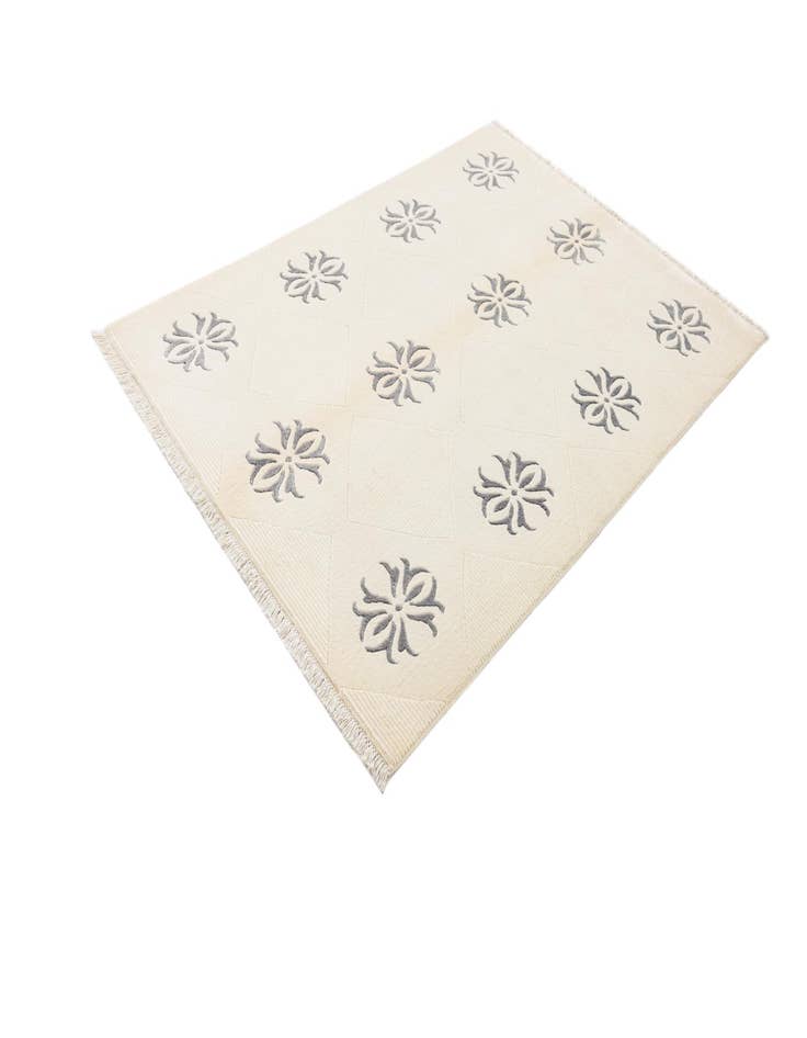 Detail image of  4' 7 x 6' 9  Hand Knotted Darya Wool Rug