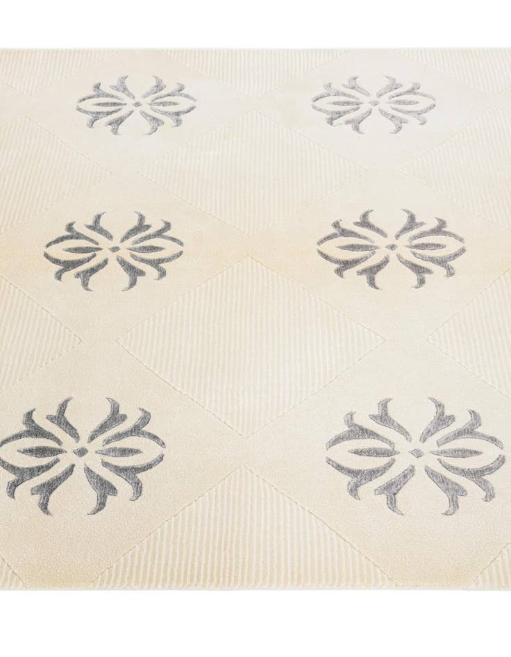 Detail image of  4' 7 x 6' 9  Hand Knotted Darya Wool Rug