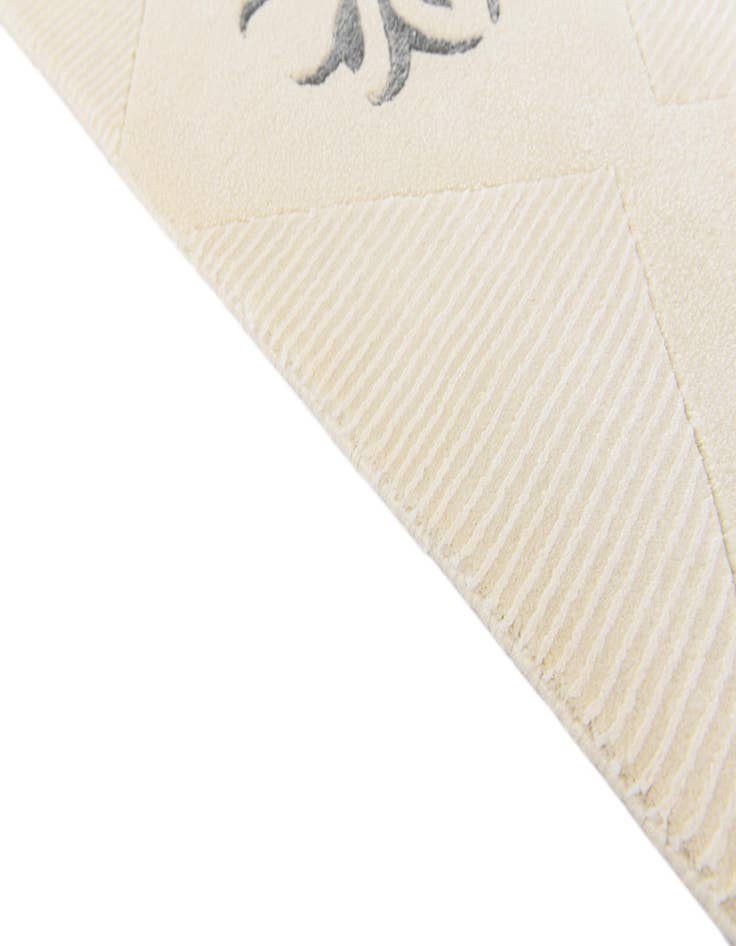 Detail image of  4' 7 x 6' 9  Hand Knotted Darya Wool Rug