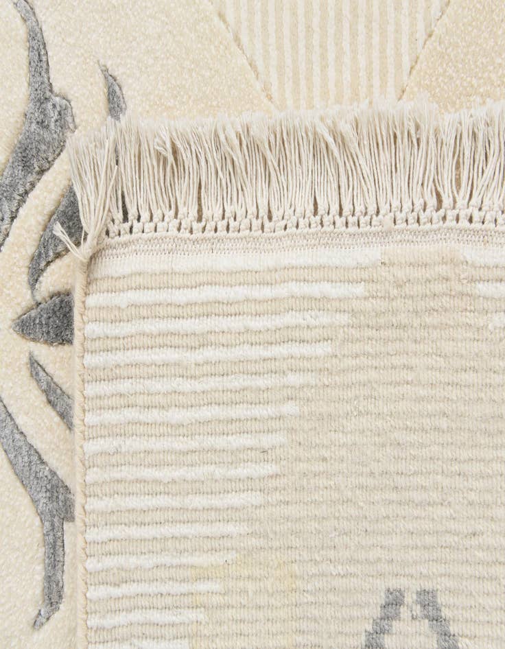 Detail image of  4' 7 x 6' 9  Hand Knotted Darya Wool Rug