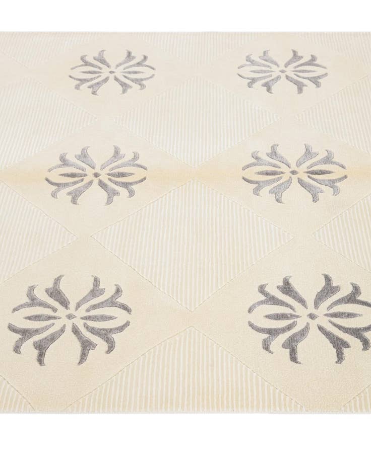 Detail image of  4' 7 x 6' 9  Hand Knotted Darya Wool Rug