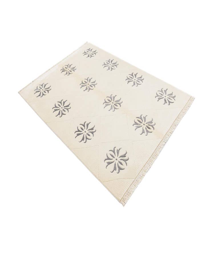 Detail image of  4' 7 x 6' 7  Hand Knotted Darya Wool Rug