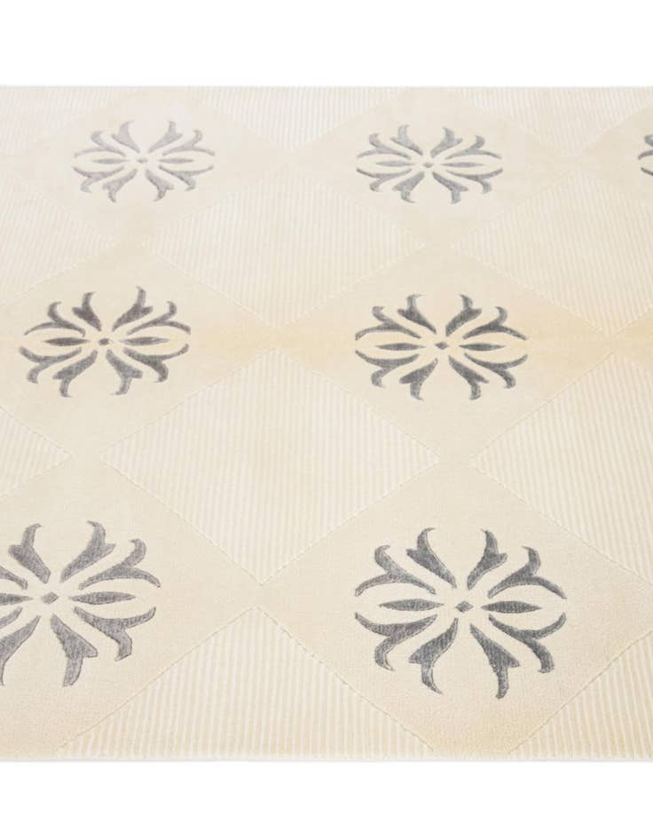 Detail image of  4' 7 x 6' 7  Hand Knotted Darya Wool Rug