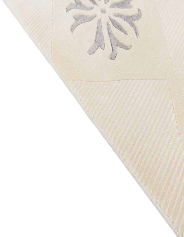 Detail image of  4' 7 x 6' 7  Hand Knotted Darya Wool Rug