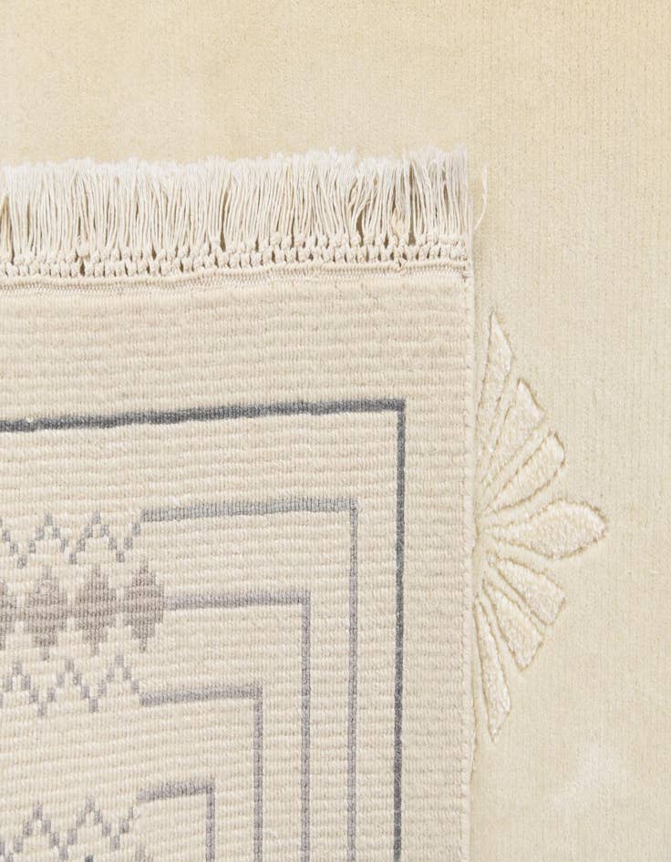 Detail image of  4' 6 x 6' 8  Hand Knotted Darya Wool Rug