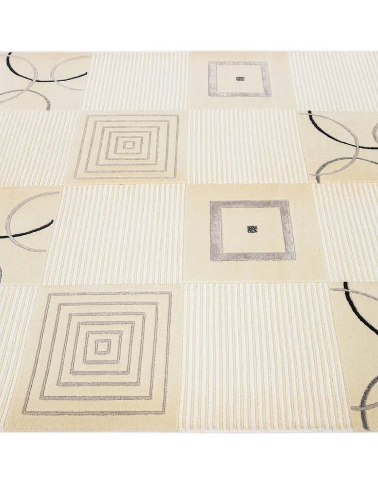 Detail image of  4' 11 x 6' 11  Hand Knotted Darya Wool Rug