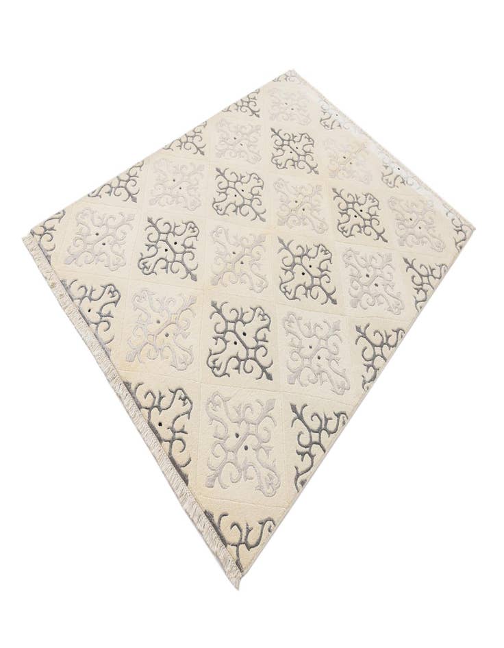 Detail image of  4' 7 x 6' 7  Hand Knotted Darya Wool Rug