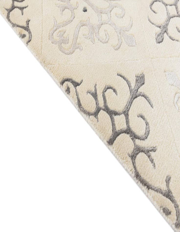 Detail image of  4' 7 x 6' 7  Hand Knotted Darya Wool Rug