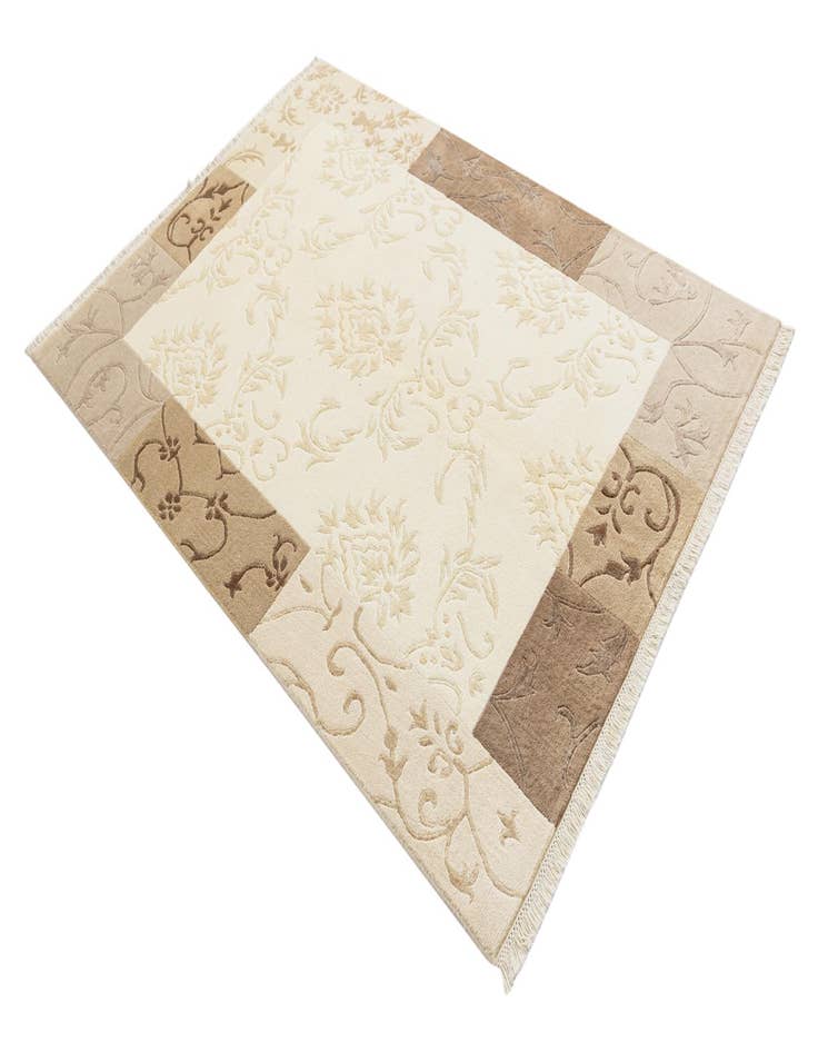 Detail image of  4' 7 x 6' 7  Hand Knotted Darya Wool Rug