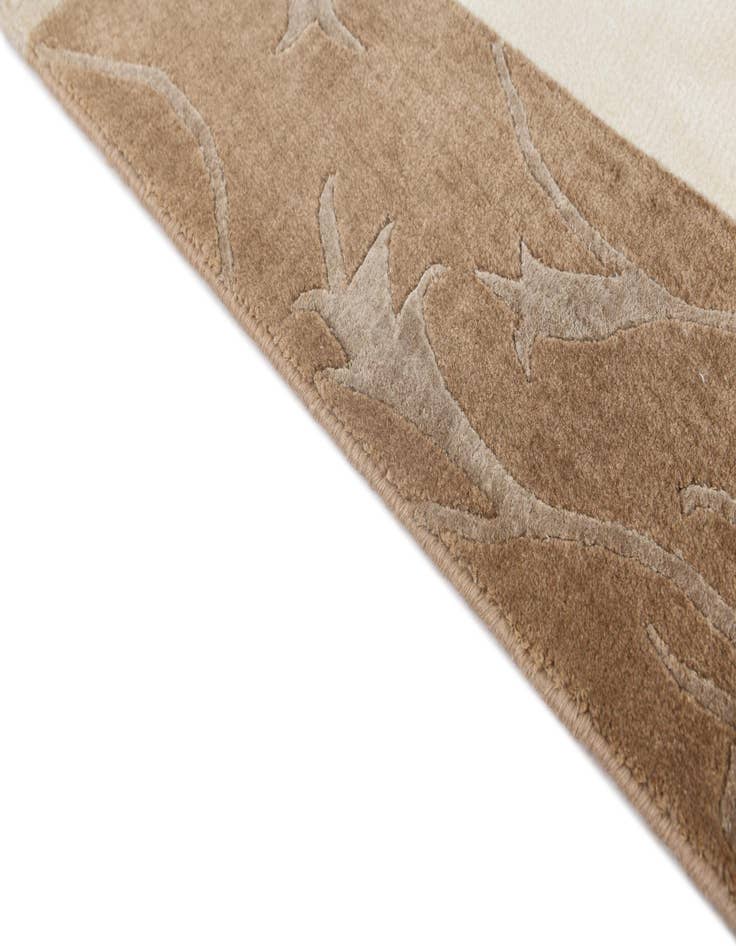 Detail image of  4' 7 x 6' 7  Hand Knotted Darya Wool Rug