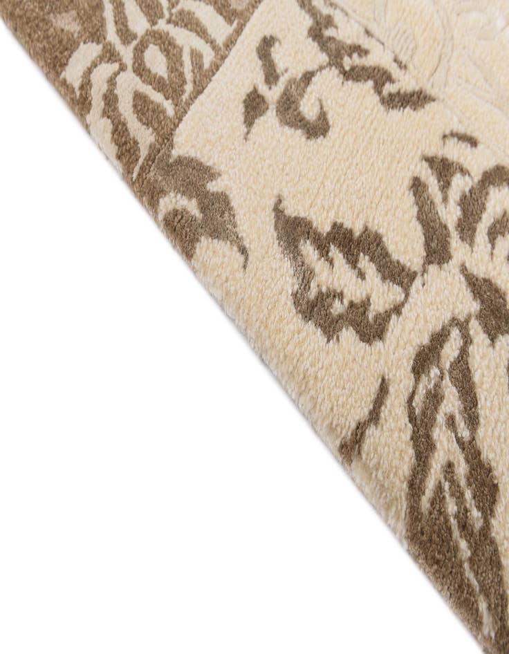 Detail image of  3' 1 x 4' 10  Hand Knotted Darya Wool Rug