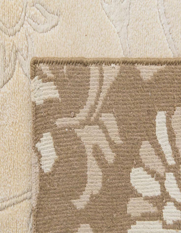 Detail image of  3' 1 x 4' 10  Hand Knotted Darya Wool Rug