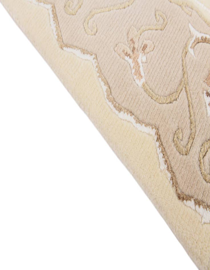 Detail image of  2' 8 x 5'  Hand Knotted Darya Wool Rug