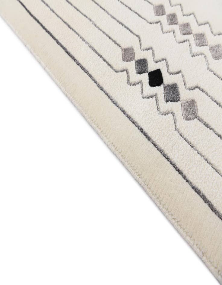 Detail image of  5' 7 x 7' 10  Hand Knotted Darya Wool Rug