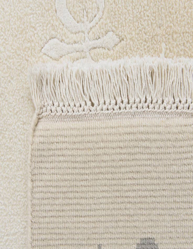 Detail image of  5' 7 x 7' 10  Hand Knotted Darya Wool Rug