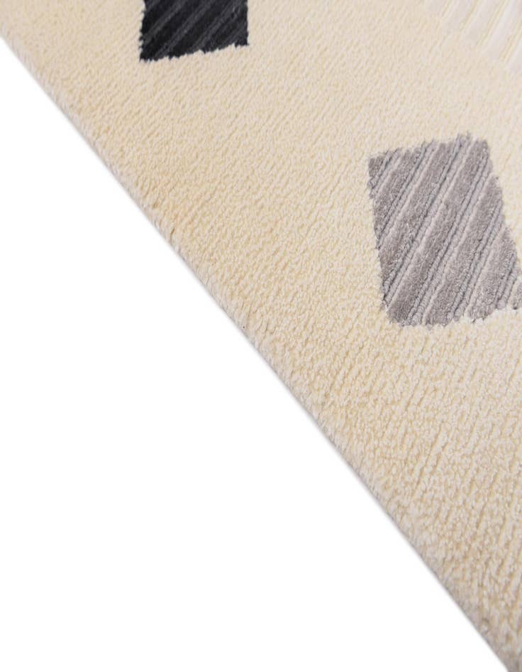 Detail image of  5' 7 x 8'  Hand Knotted Darya Wool Rug