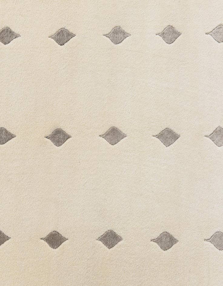 Detail image of  5' 6 x 8'  Hand Knotted Darya Wool Rug