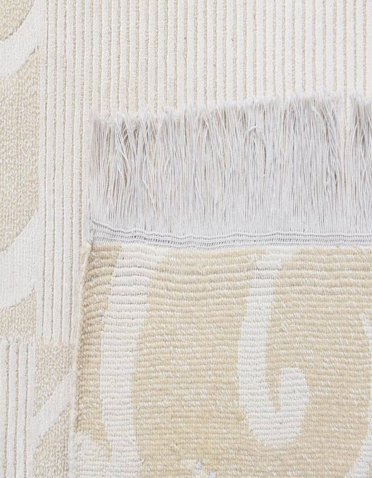 Detail image of  5' 9 x 8' Darya Rug