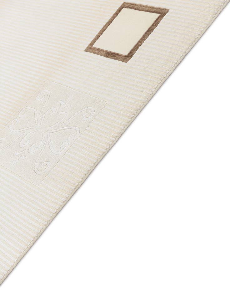 Detail image of  5' 5 x 8' Darya Rug