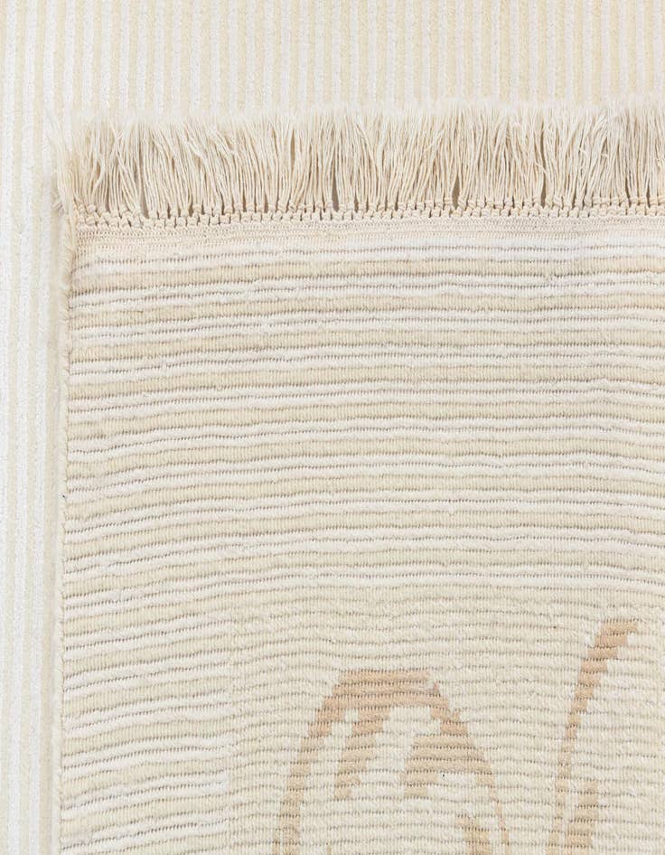 Detail image of  5' 5 x 8' Darya Rug