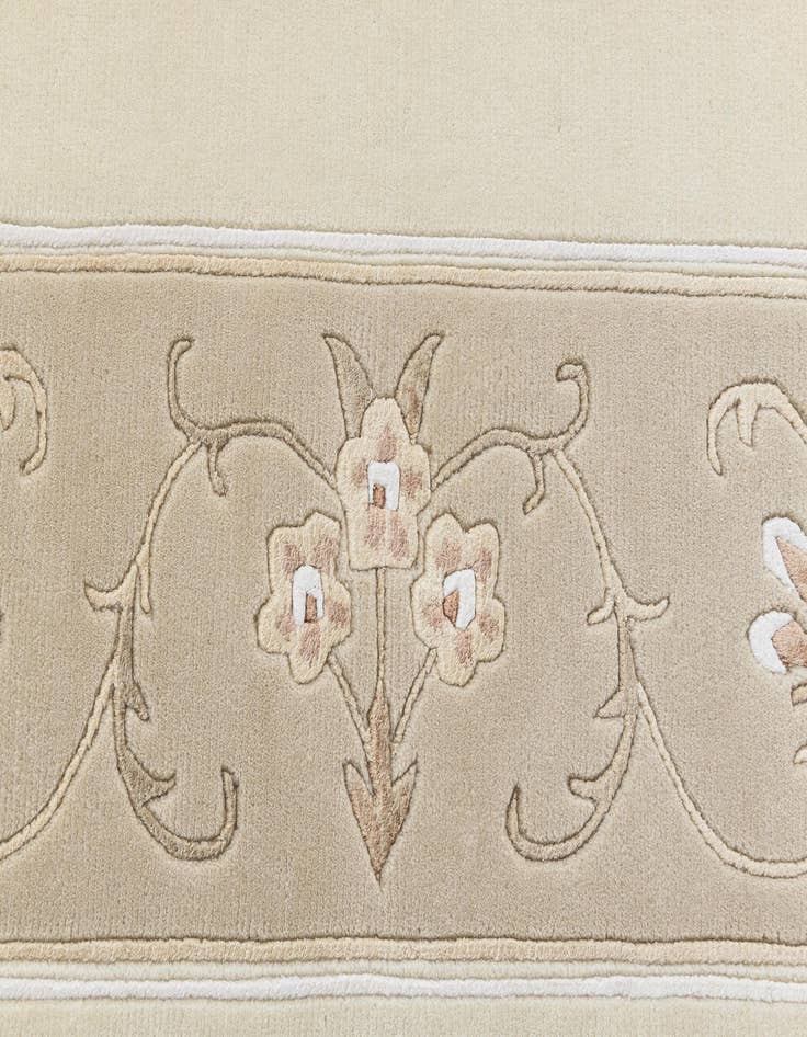 Detail image of  5' 7 x 8' Darya Rug