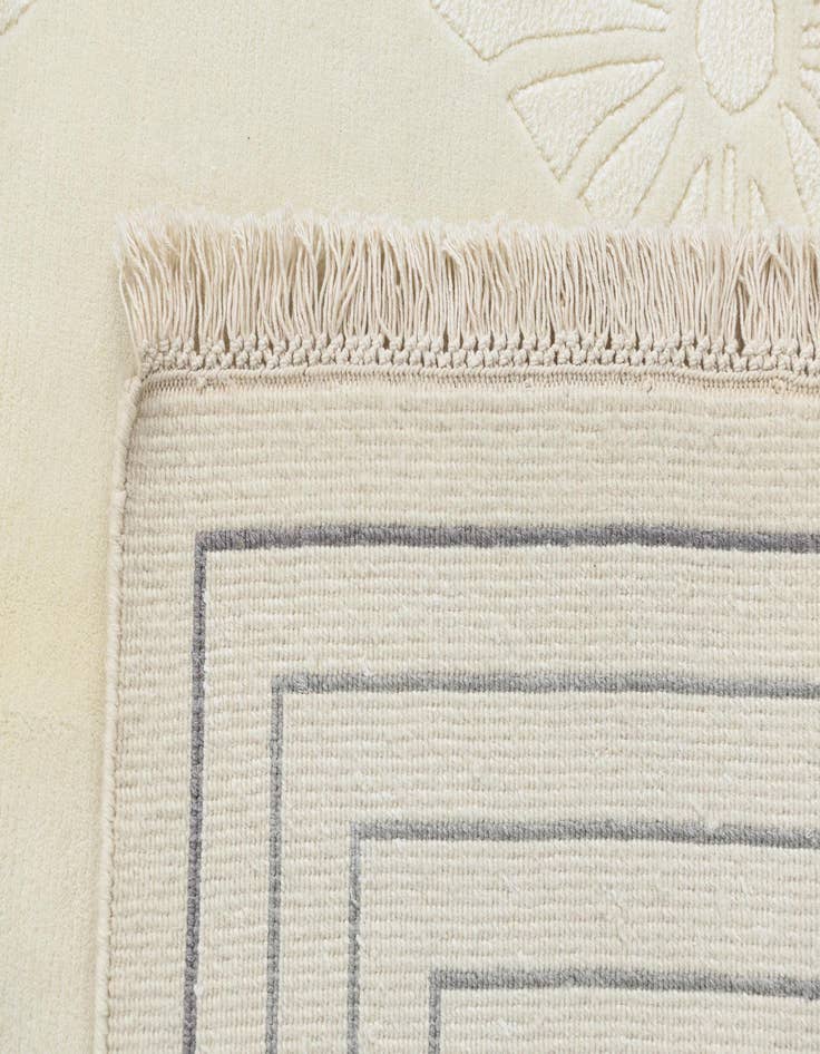 Detail image of  5' 7 x 8' 1 Darya Rug