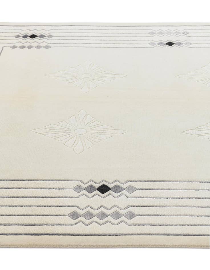 Detail image of  5' 7 x 8' 1 Darya Rug