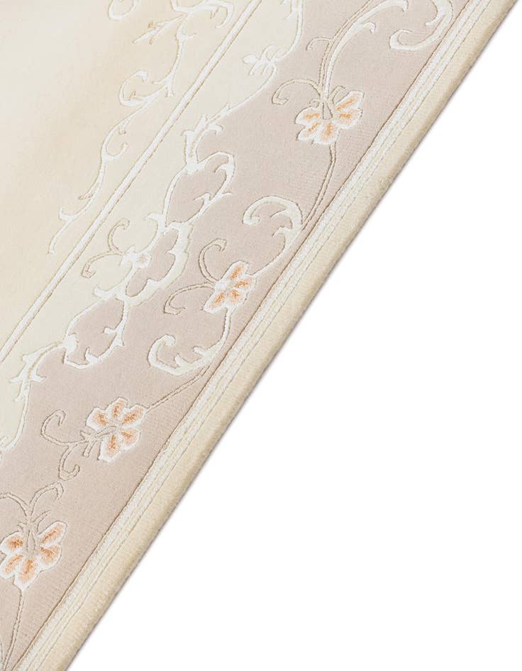 Detail image of  5' 7 x 8' Darya Rug