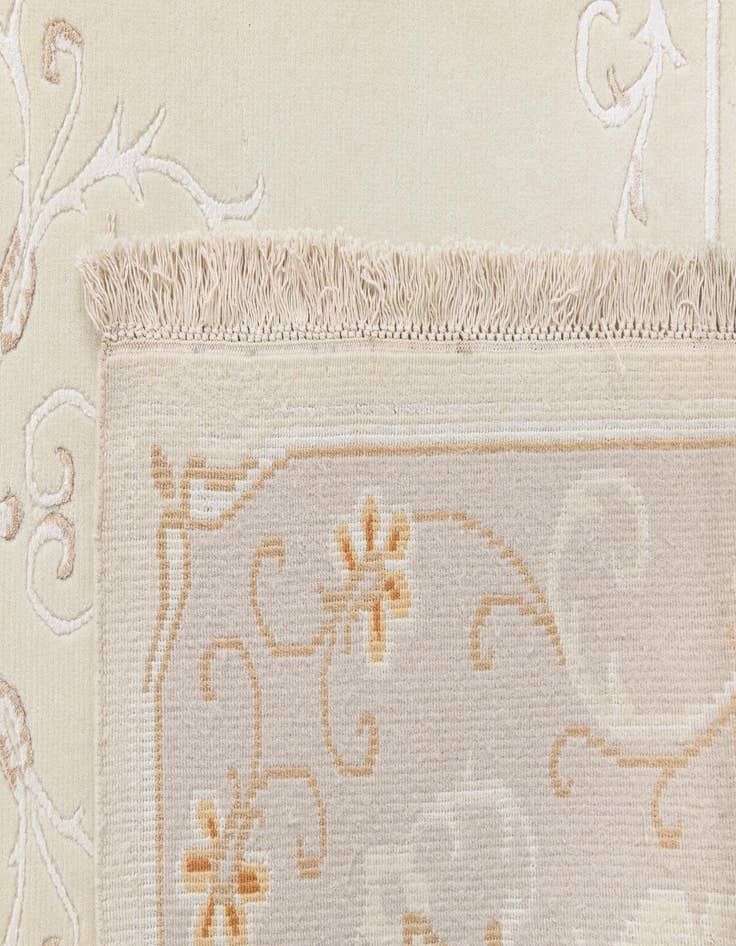 Detail image of  5' 9 x 8' Darya Rug