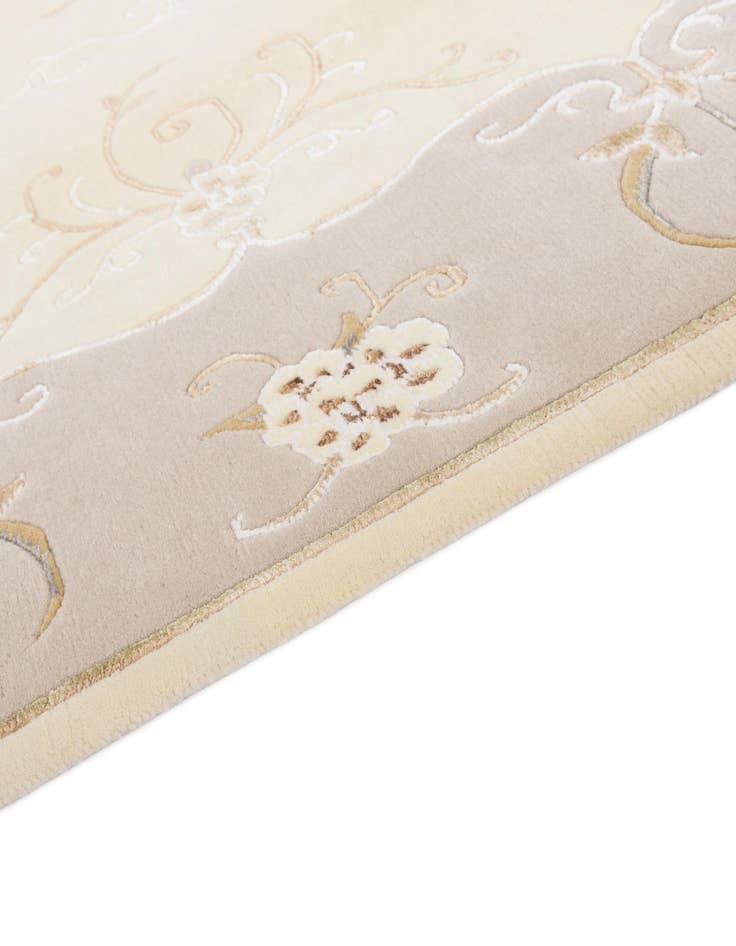 Detail image of  5' 9 x 8' Darya Rug