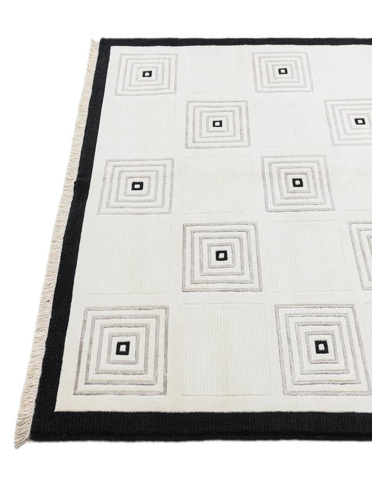 Detail image of  5' 7 x 7' 10 Darya Rug