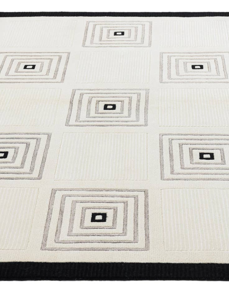 Detail image of  5' 7 x 7' 10 Darya Rug