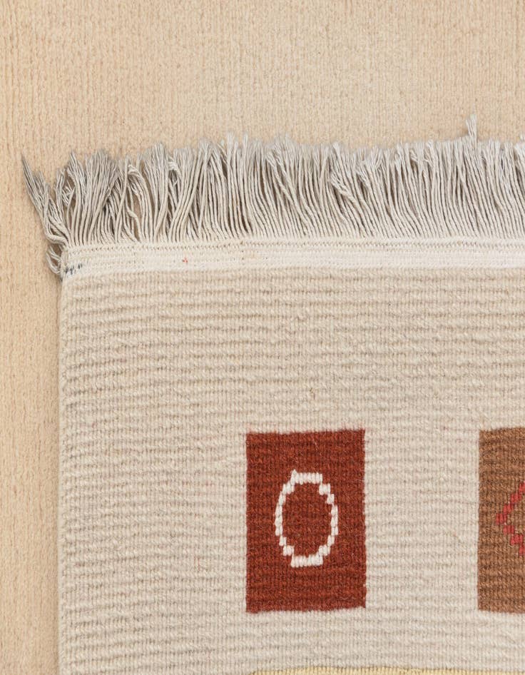 Detail image of  2' 11 x 4' 11  Hand Knotted Darya Wool Rug