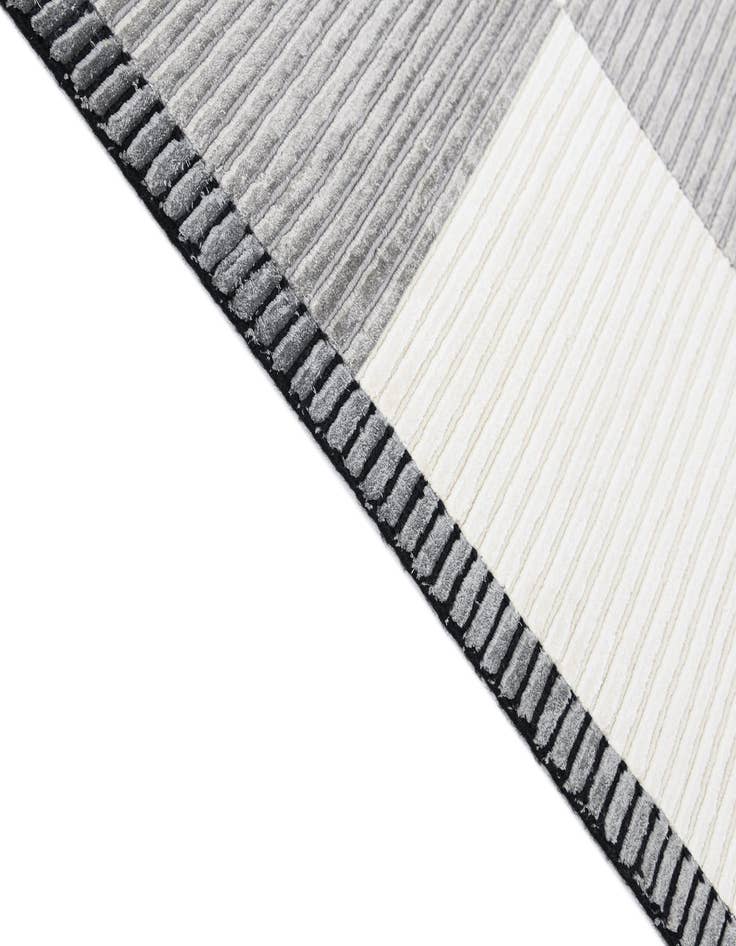 Detail image of  5' 7 x 8' 1 Darya Rug