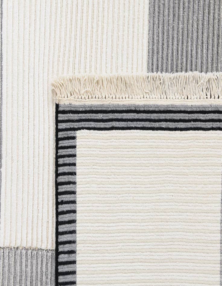 Detail image of  5' 7 x 8' 1 Darya Rug