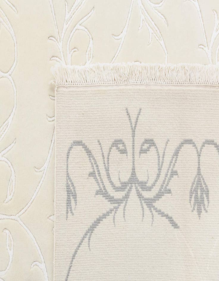 Detail image of  5' 7 x 7' 10 Darya Rug