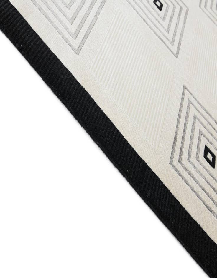 Detail image of  5' 7 x 7' 11  Hand Knotted Darya Wool Rug