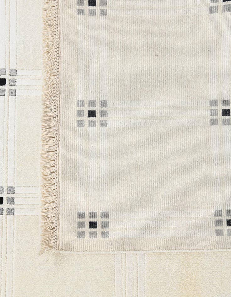 Detail image of  5' 7 x 7' 10 Darya Rug