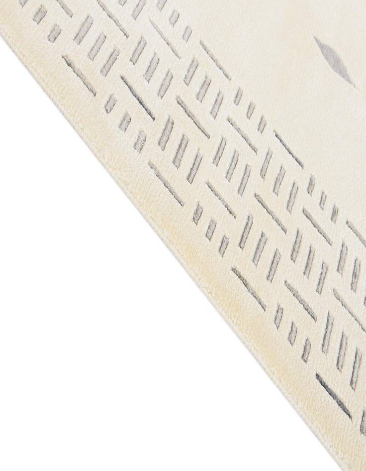 Detail image of  5' 7 x 8' 1 Darya Rug