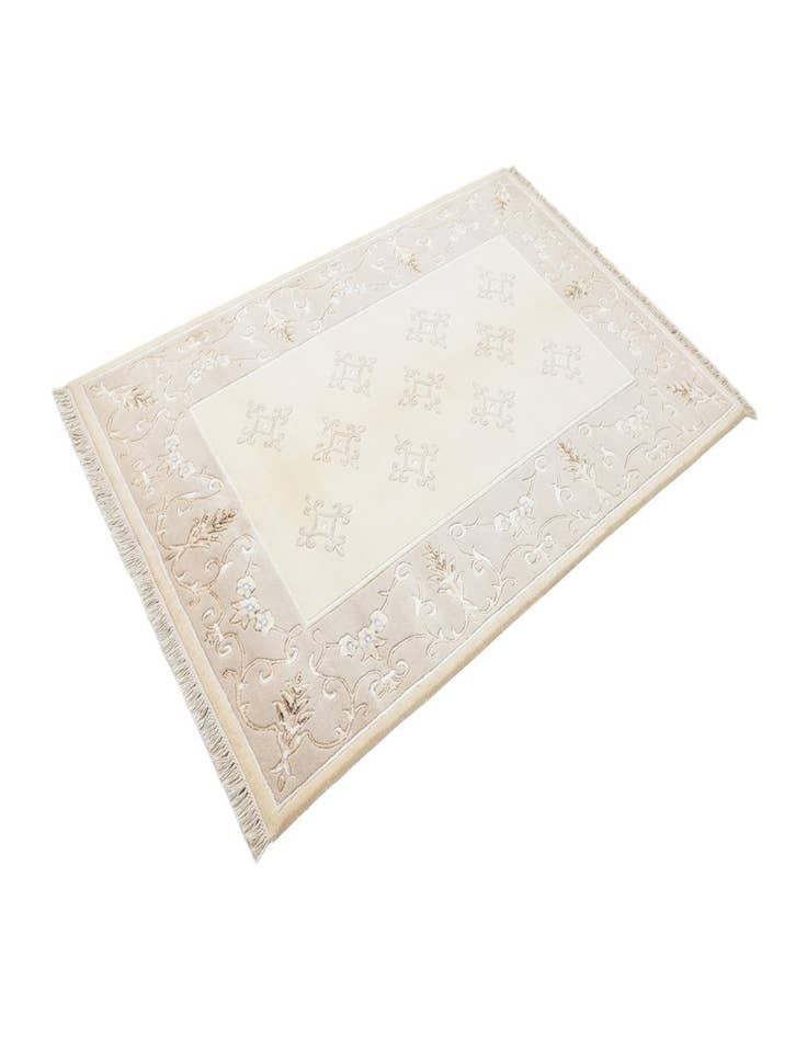 Detail image of  4' 1 x 6' 6  Hand Knotted Darya Wool Rug