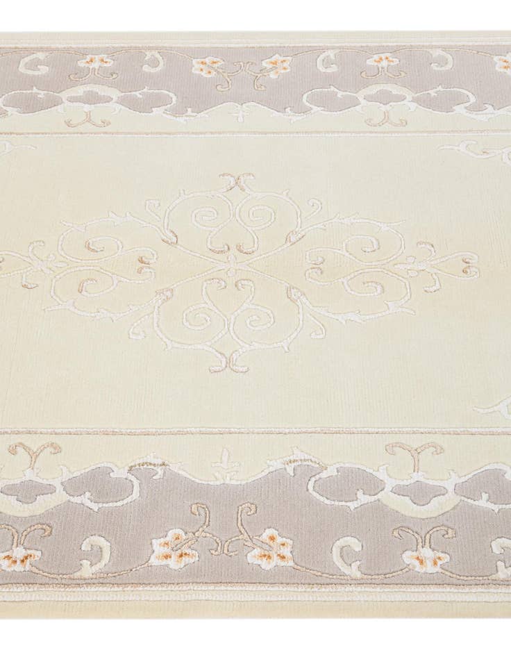 Detail image of  3' 11 x 5' 11  Hand Knotted Darya Wool Rug