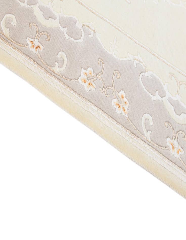 Detail image of  3' 11 x 5' 11  Hand Knotted Darya Wool Rug