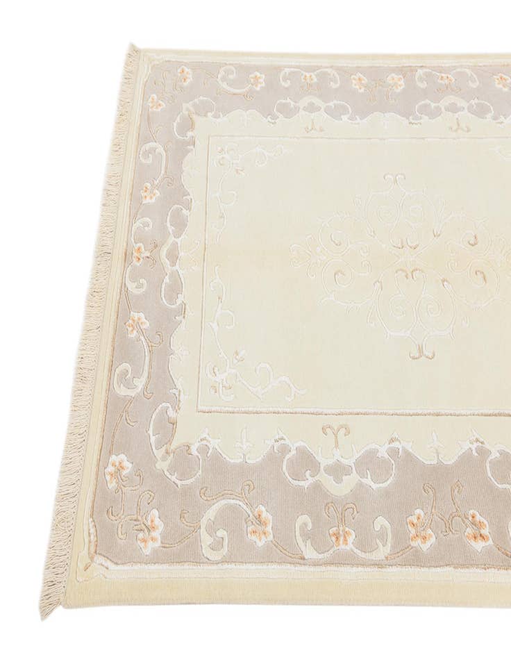 Detail image of  4' 1 x 6'  Hand Knotted Darya Wool Rug