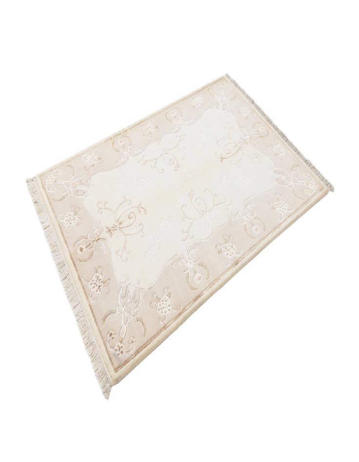 Detail image of  4' 1 x 6' 2  Hand Knotted Darya Rug