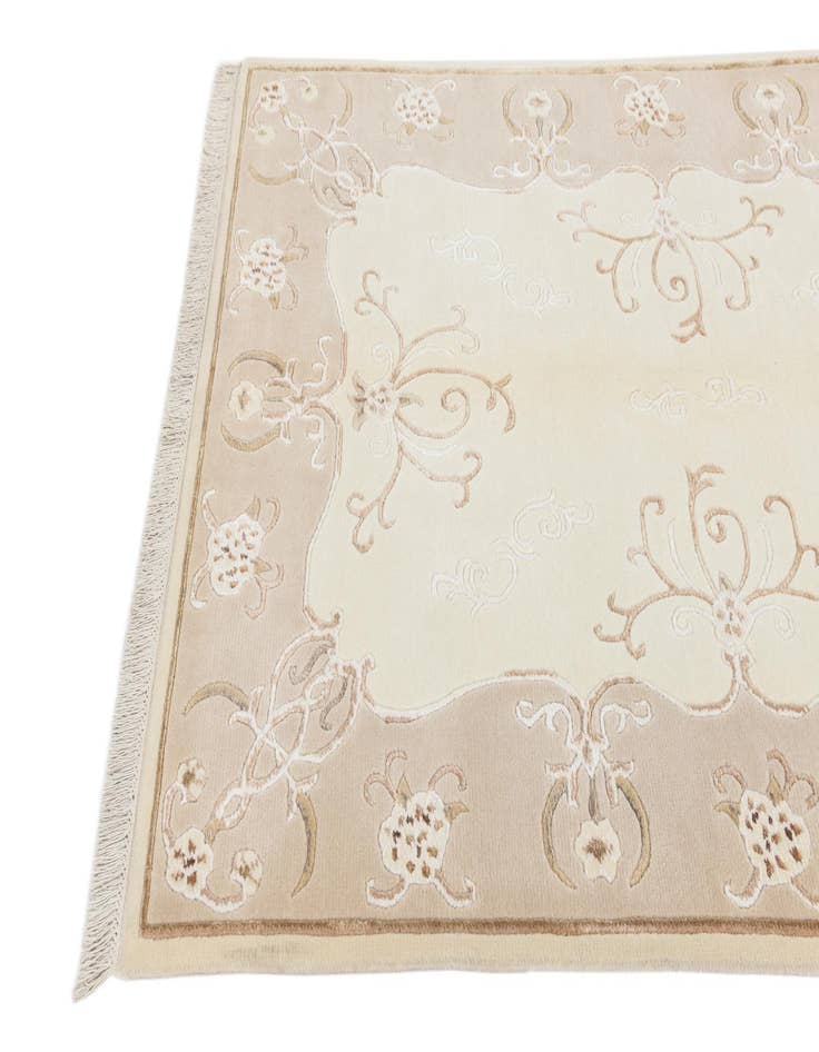 Detail image of  4' 1 x 6' 2  Hand Knotted Darya Rug