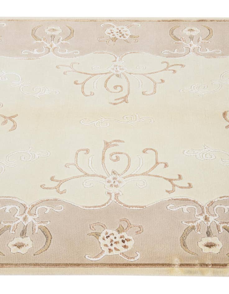 Detail image of  4' 1 x 6' 2  Hand Knotted Darya Rug