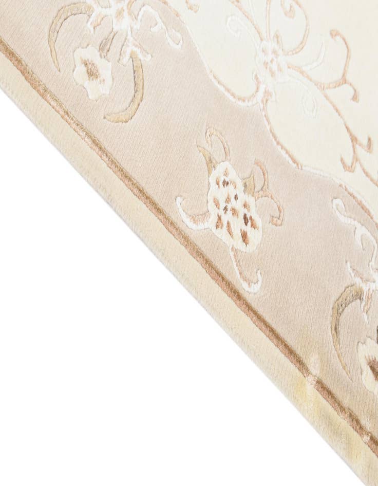 Detail image of  4' 1 x 6' 2  Hand Knotted Darya Rug