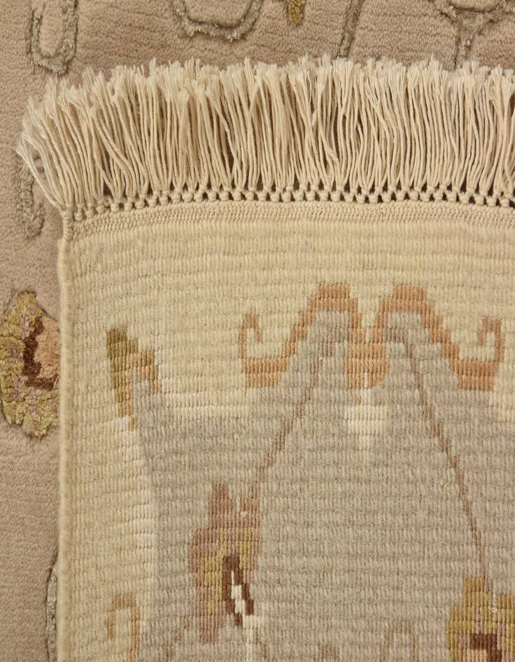 Detail image of  4' 2 x 5' 11  Hand Knotted Darya Rug