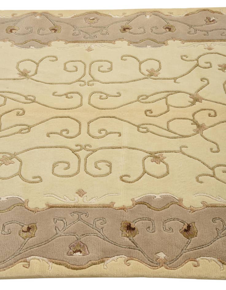 Detail image of  4' 2 x 5' 11  Hand Knotted Darya Rug